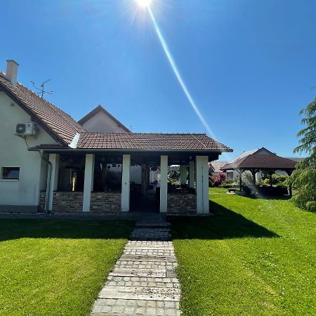 Penzion U Bohusa Lednice Exterior foto