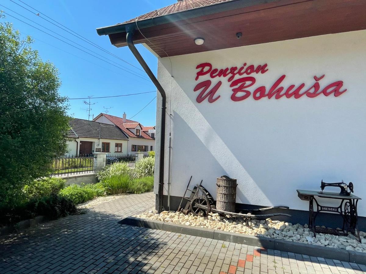 Penzion U Bohusa Lednice Exterior foto