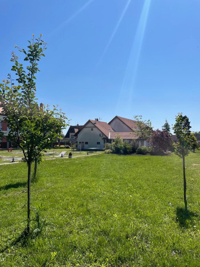 Penzion U Bohusa Lednice Exterior foto