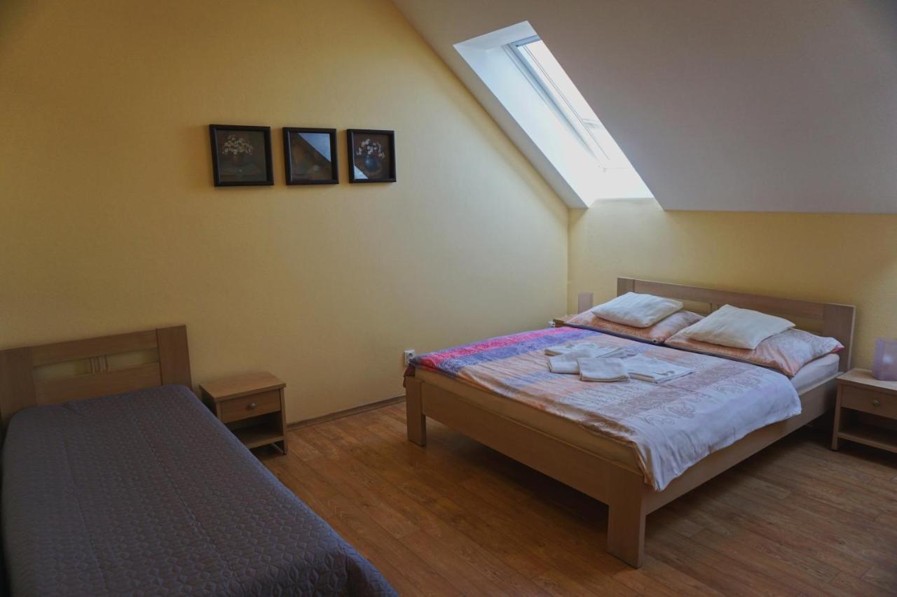 Penzion U Bohusa Lednice Exterior foto